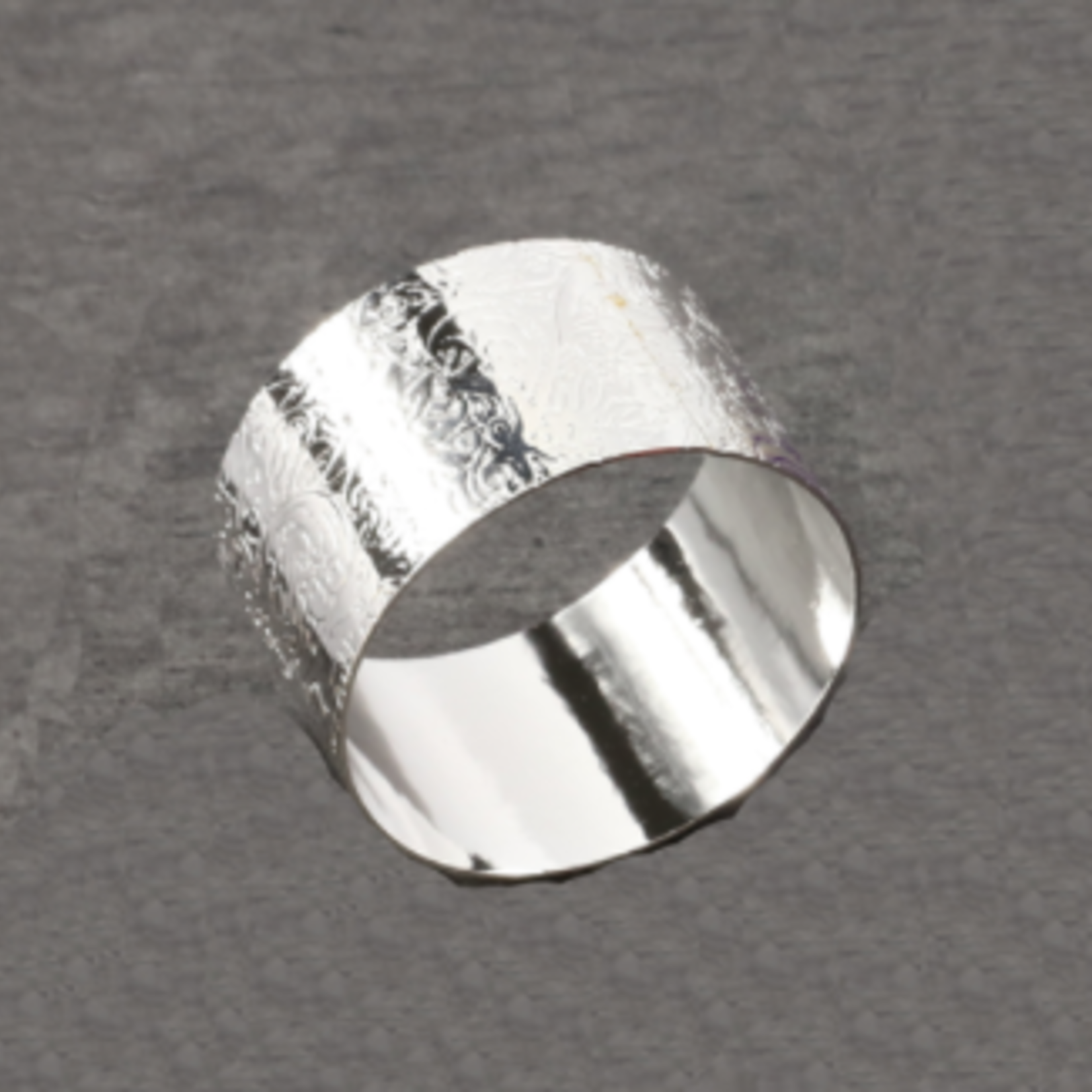 6 PCS METAL NAPKIN RINGS, reg $8.99