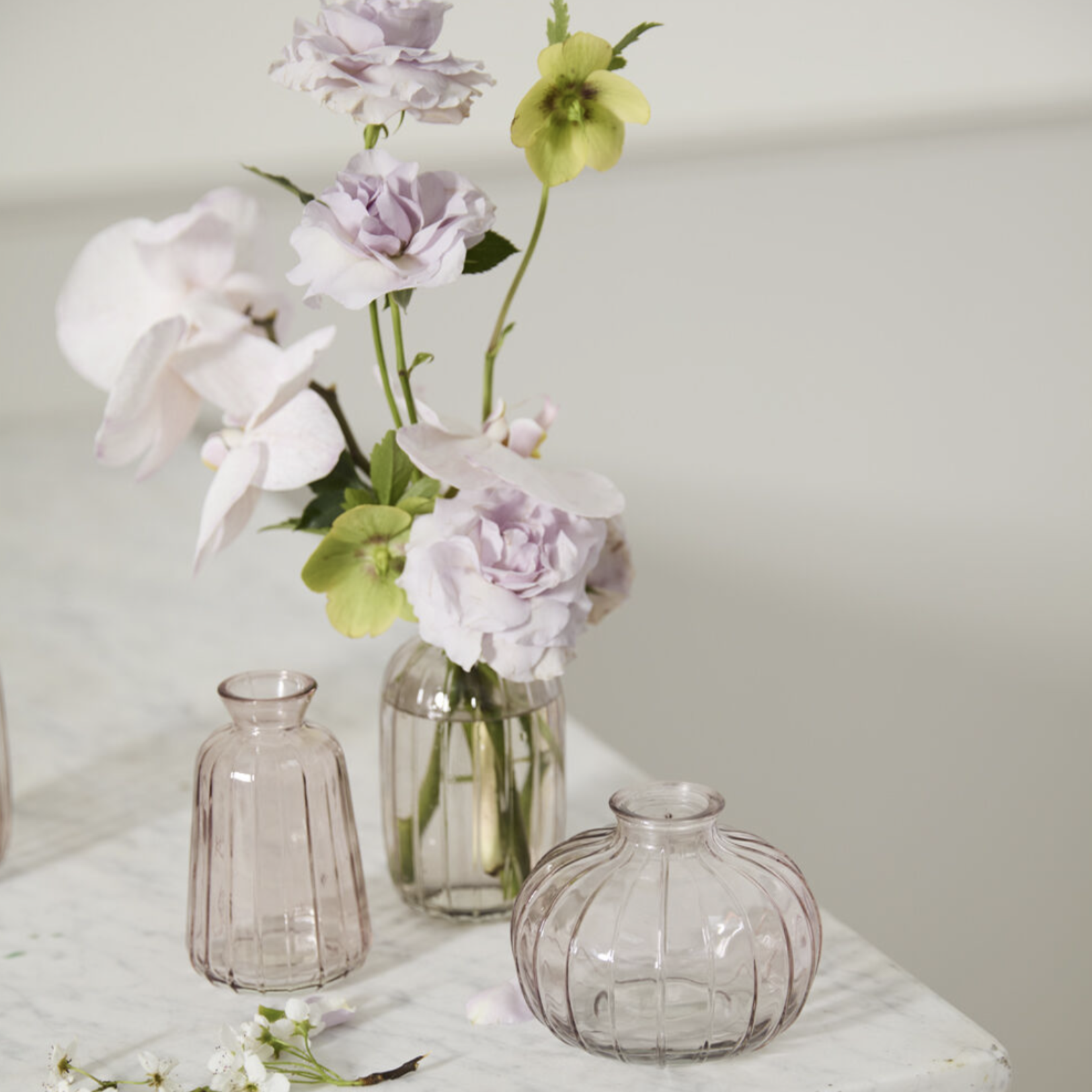 3.25"H-4.5"H LIGHT PINK LIVI GLASS BUDVASE (PRICE PER SET OF 3)