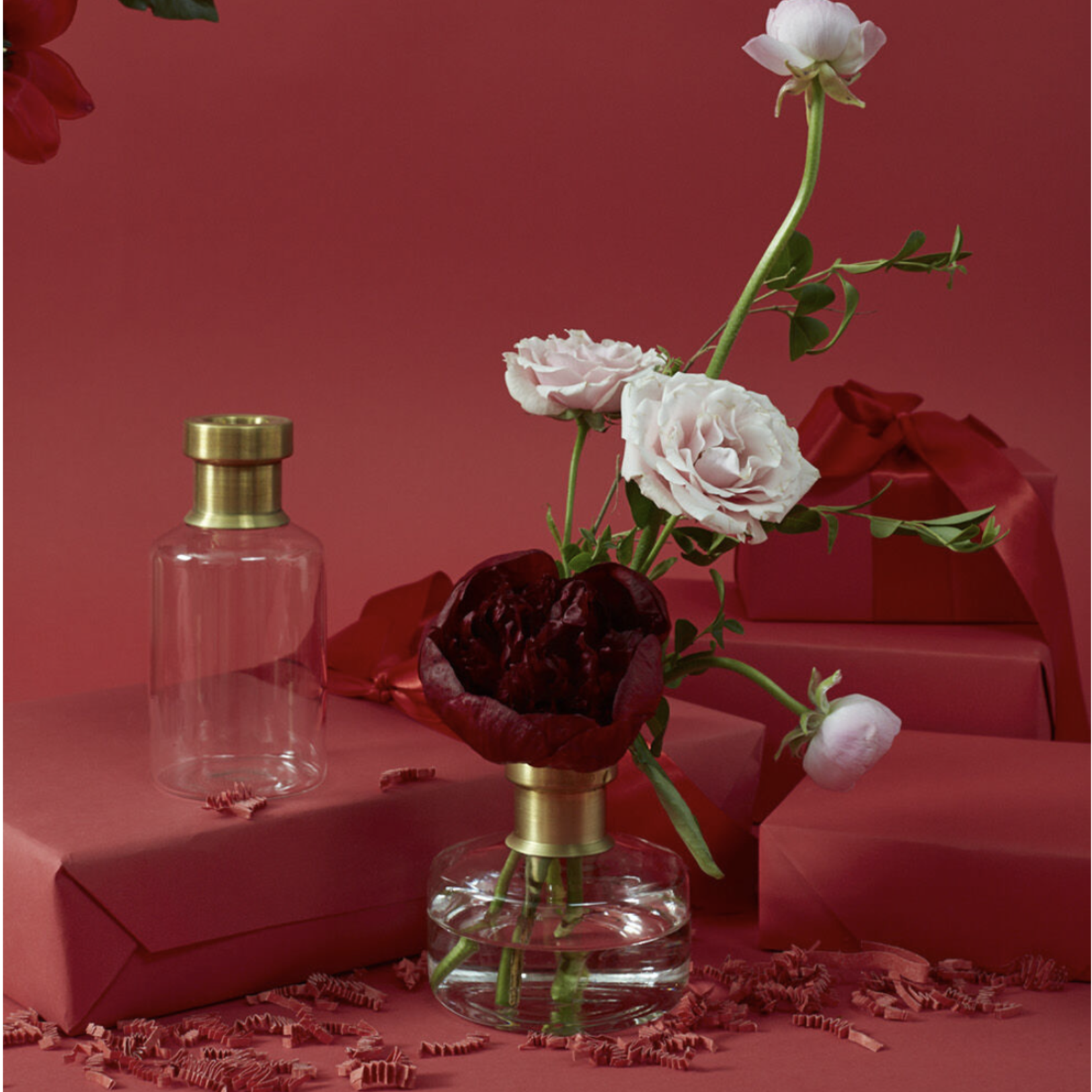 JIMMY BUD VASE GLASS WITH GOLD TOP