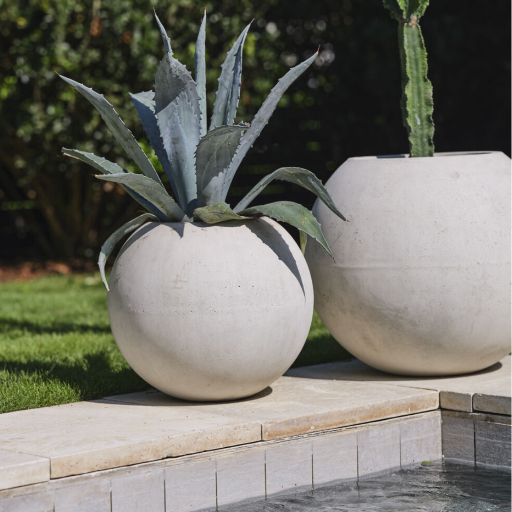 FULL MOON PLANTER (Fiber Composite)