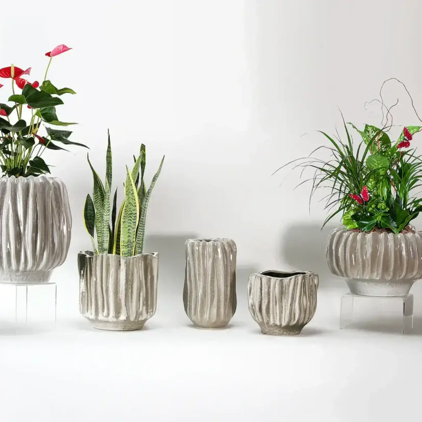 GREY CERAMIC RIDGED CERAMIC VASE/POT