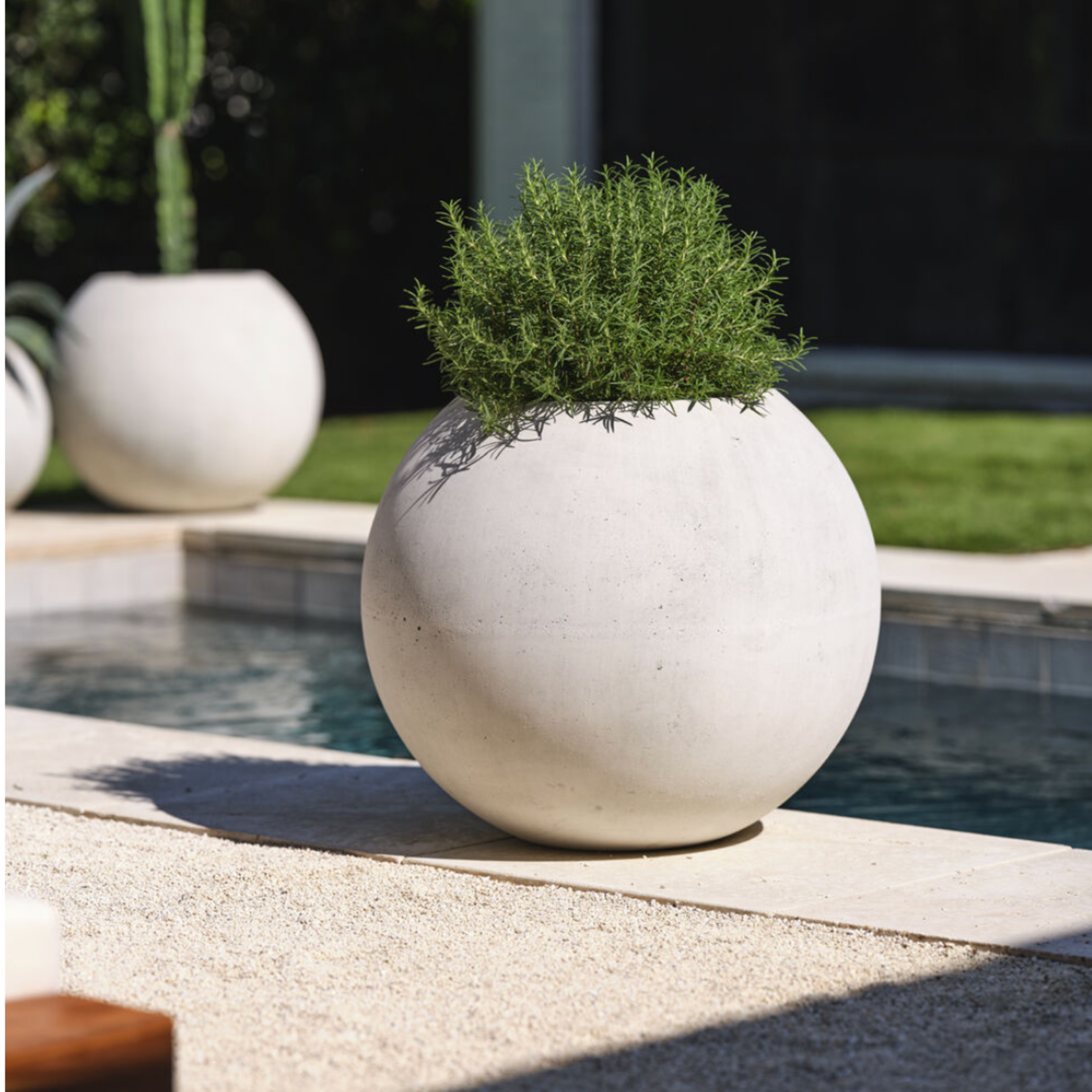 FULL MOON PLANTER (Fiber Composite)
