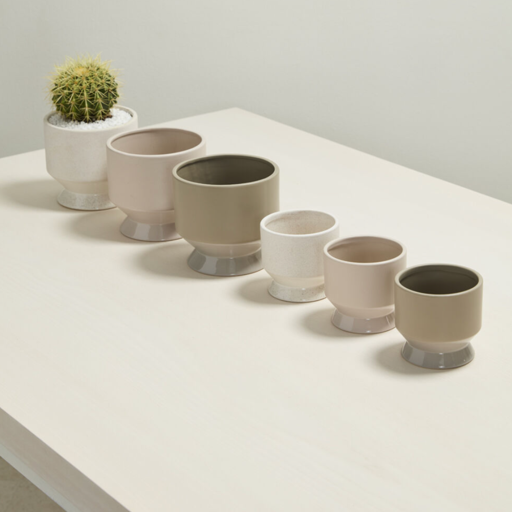 NEUTRAL PASADENA POT