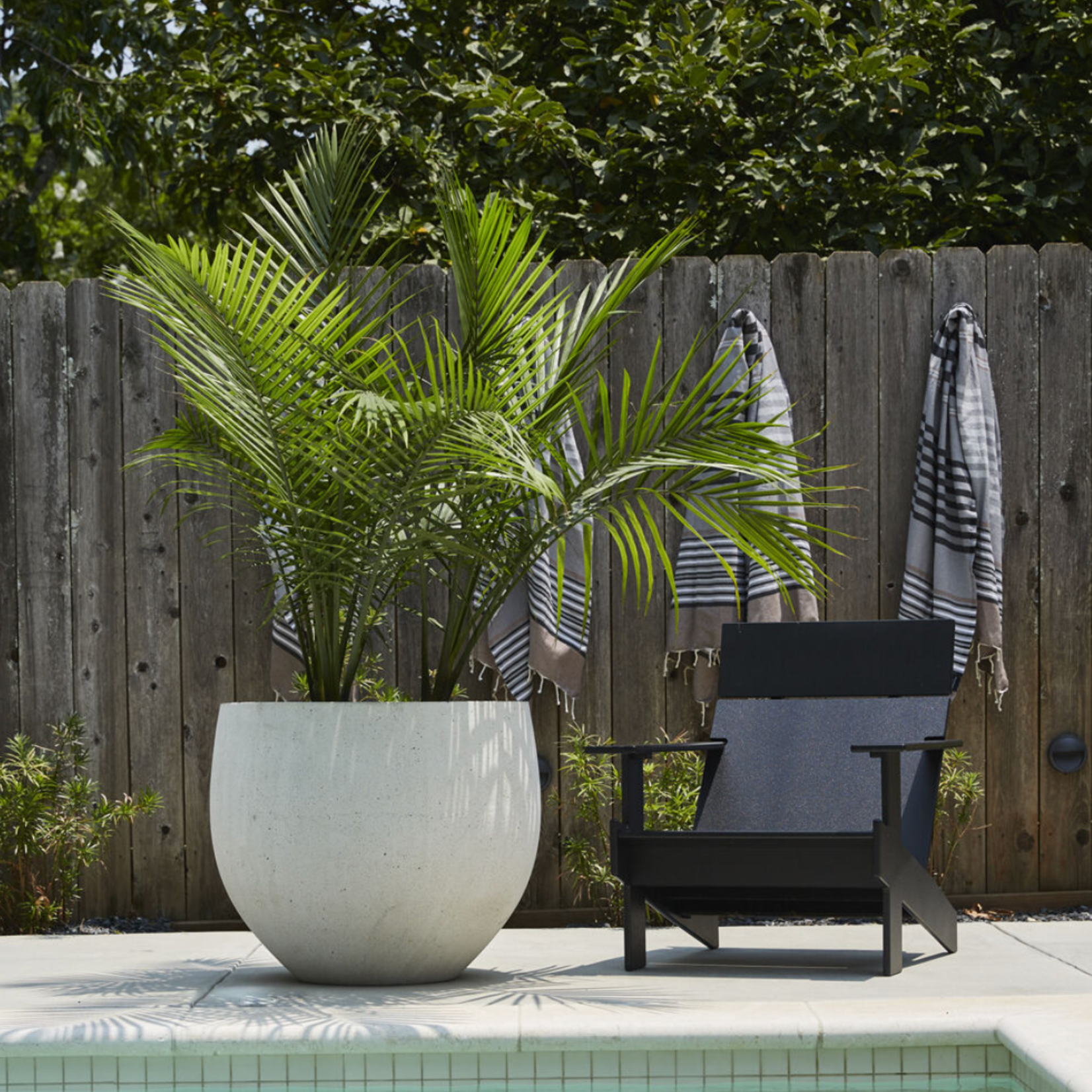 22.75"H X 25.5" WHITE SYROS FIBER COMPOSITE  PLANTER