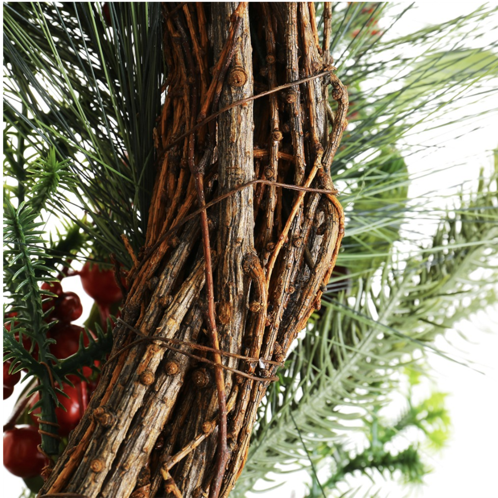20”D CHRISTMAS WREATH  WITH BERRIES