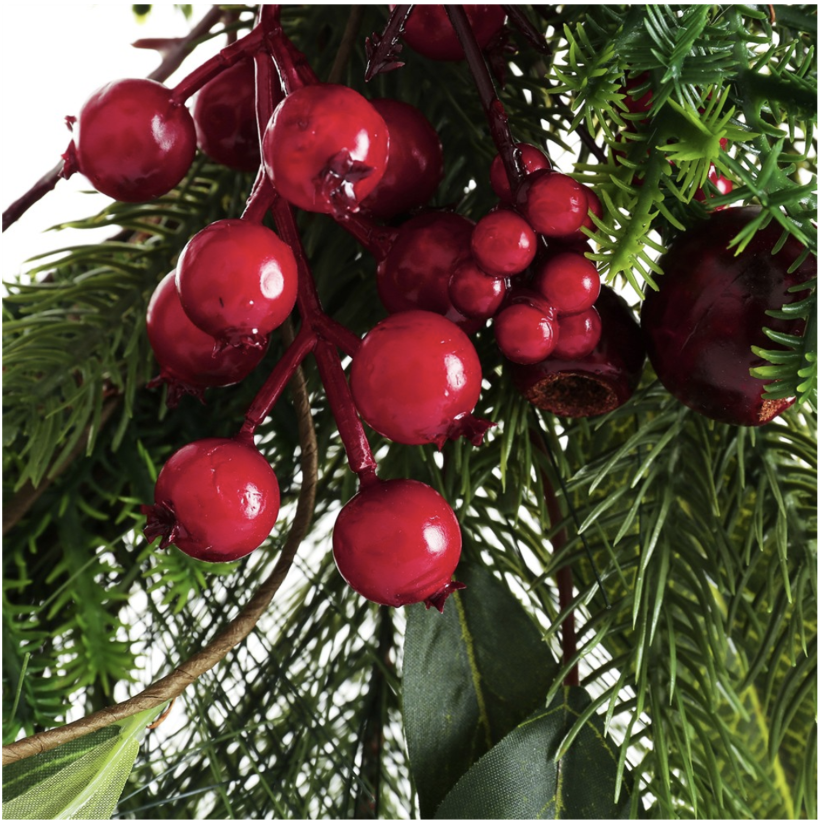 20”D CHRISTMAS WREATH  WITH BERRIES