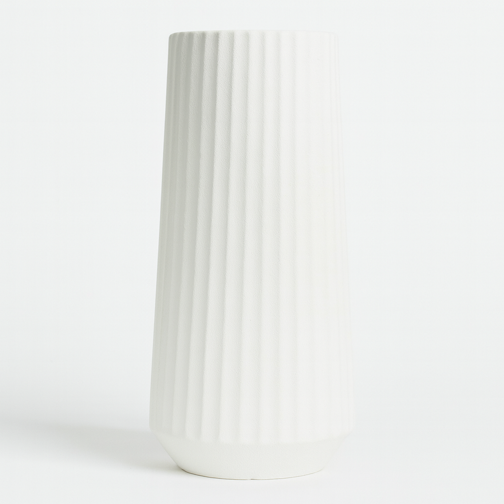 30"h x 17.25" FIBERGLASS VASE WHITE