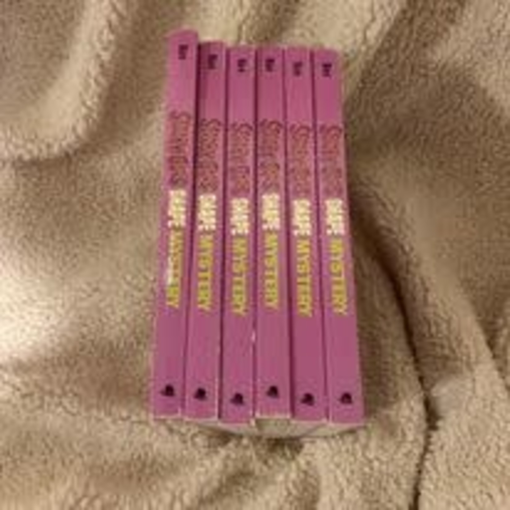 Scooby-Doo's Shape Mystery Set (6 Identical Books Included)