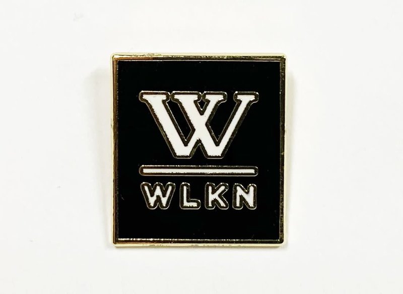 WLKN WLKN : Basic Logo Pin Gold Black White O/S