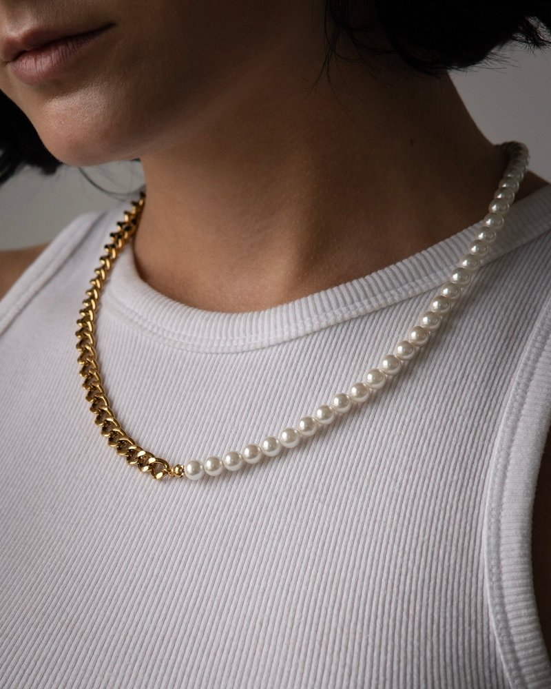 Five Jwlry Five Jwlry : Volga Half Pearl Necklace