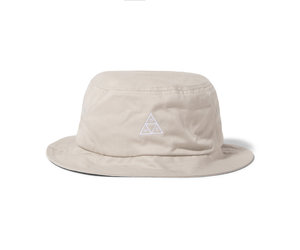 https://cdn.shoplightspeed.com/shops/646039/files/53790851/300x250x2/huf-huf-set-tt-logo-bucket-hat.jpg