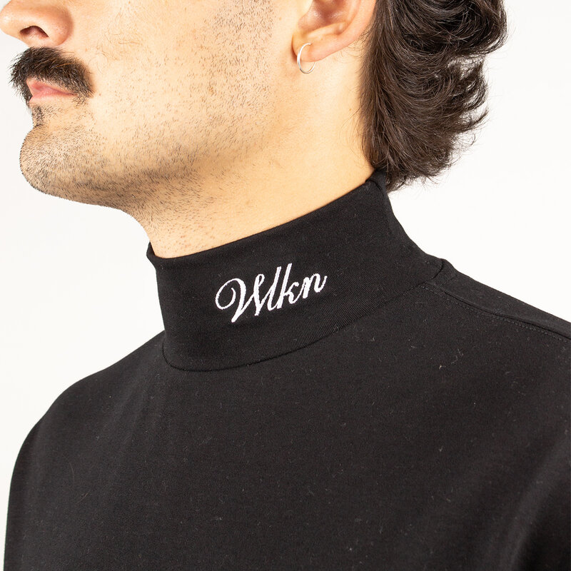 Turtleneck with writing outlet on neck