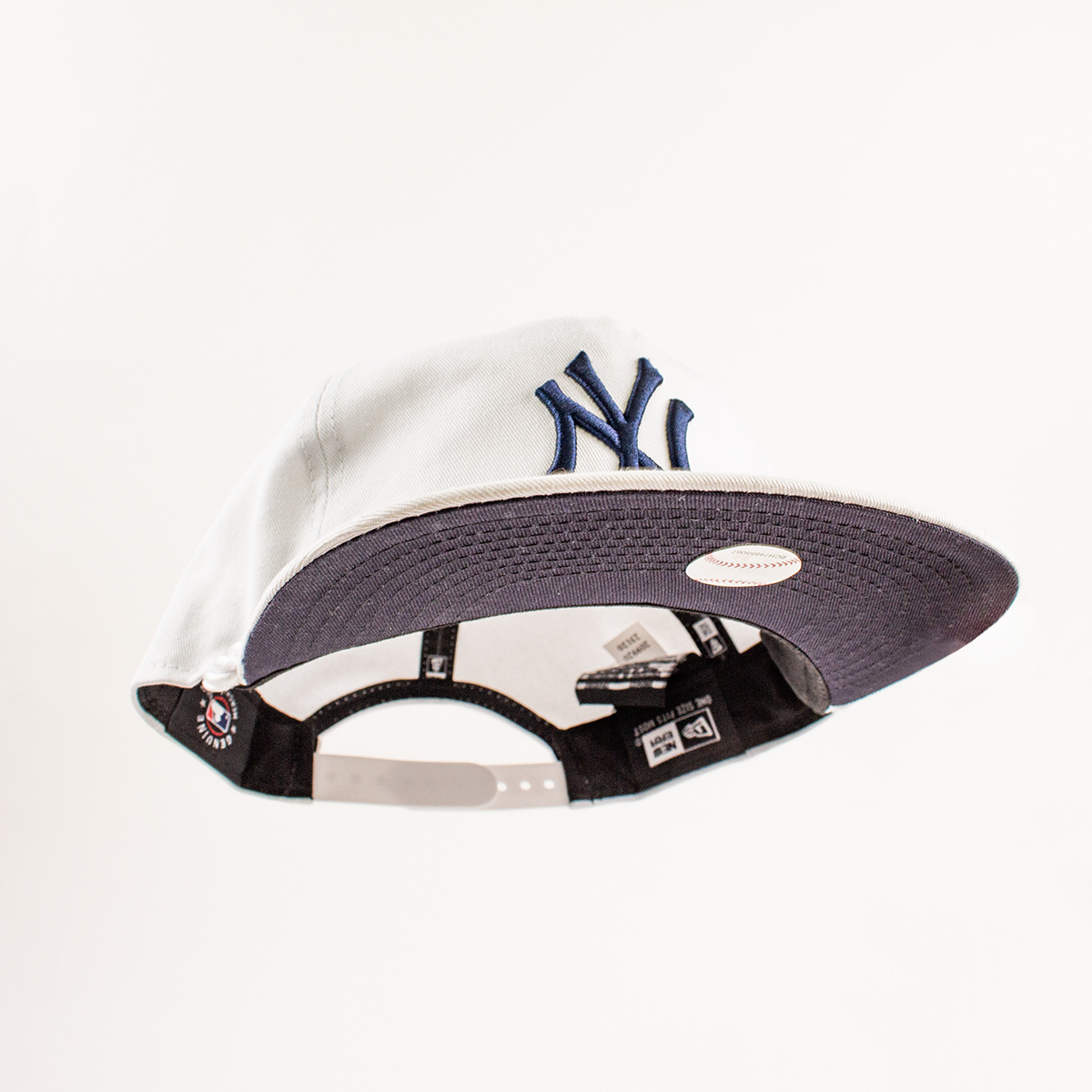 New Era New Era : Golfer NY Yankees Navy Undervisor Cap