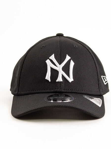 New Era New Era : 940 EG White on Black NY Yankees Strap Cap