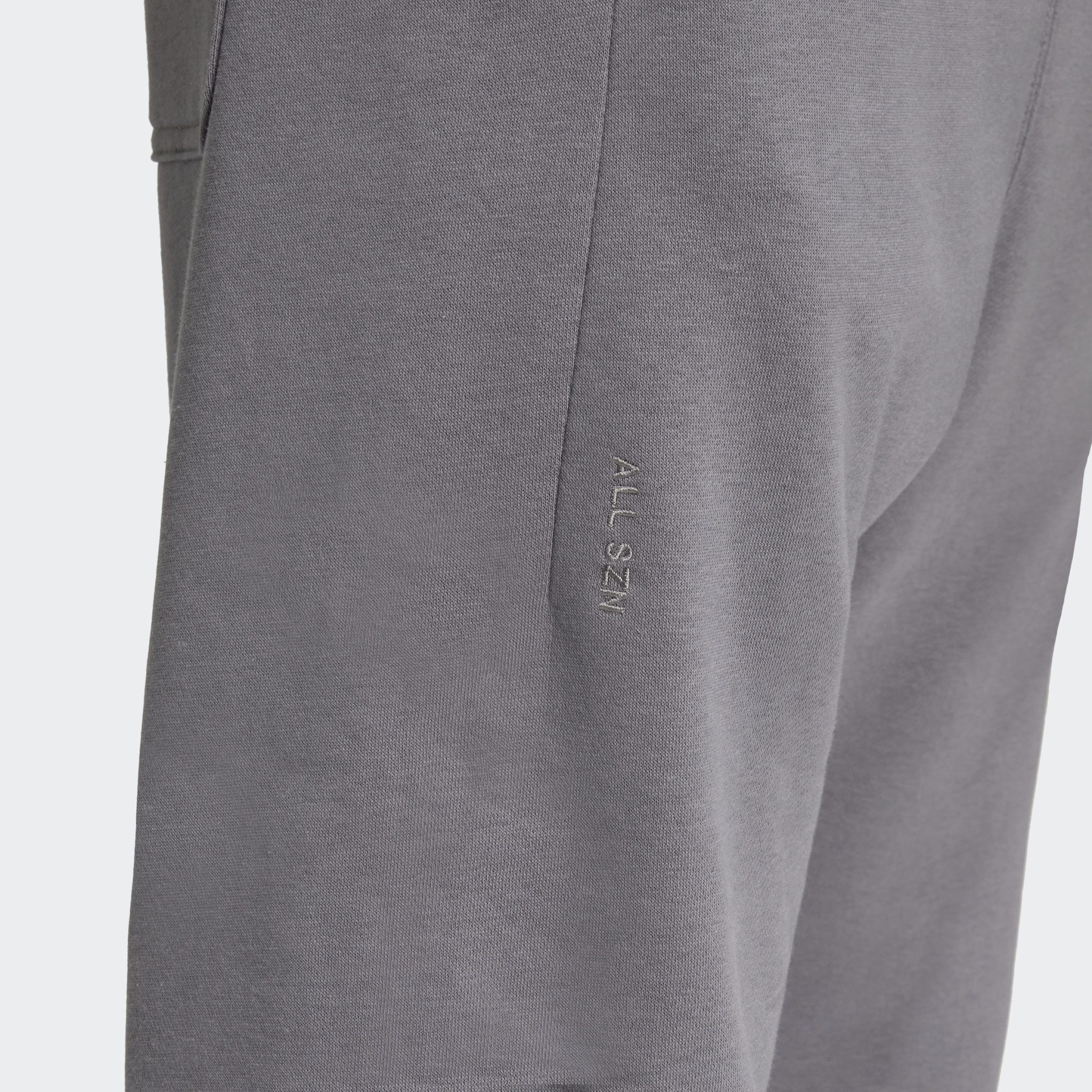 Adidas : All SZN Regular Fleece Tapered Pants