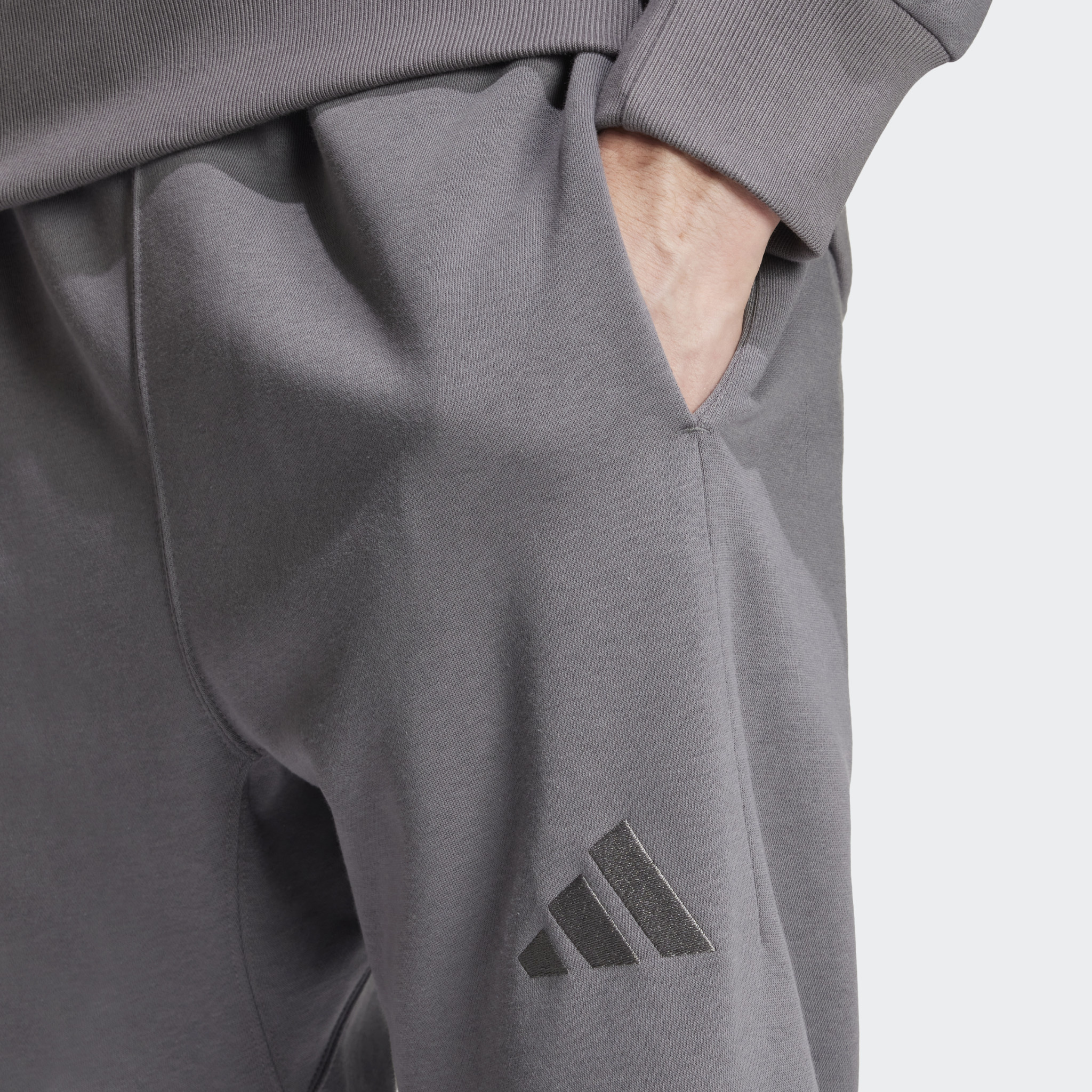 Adidas : All SZN Regular Fleece Tapered Pants