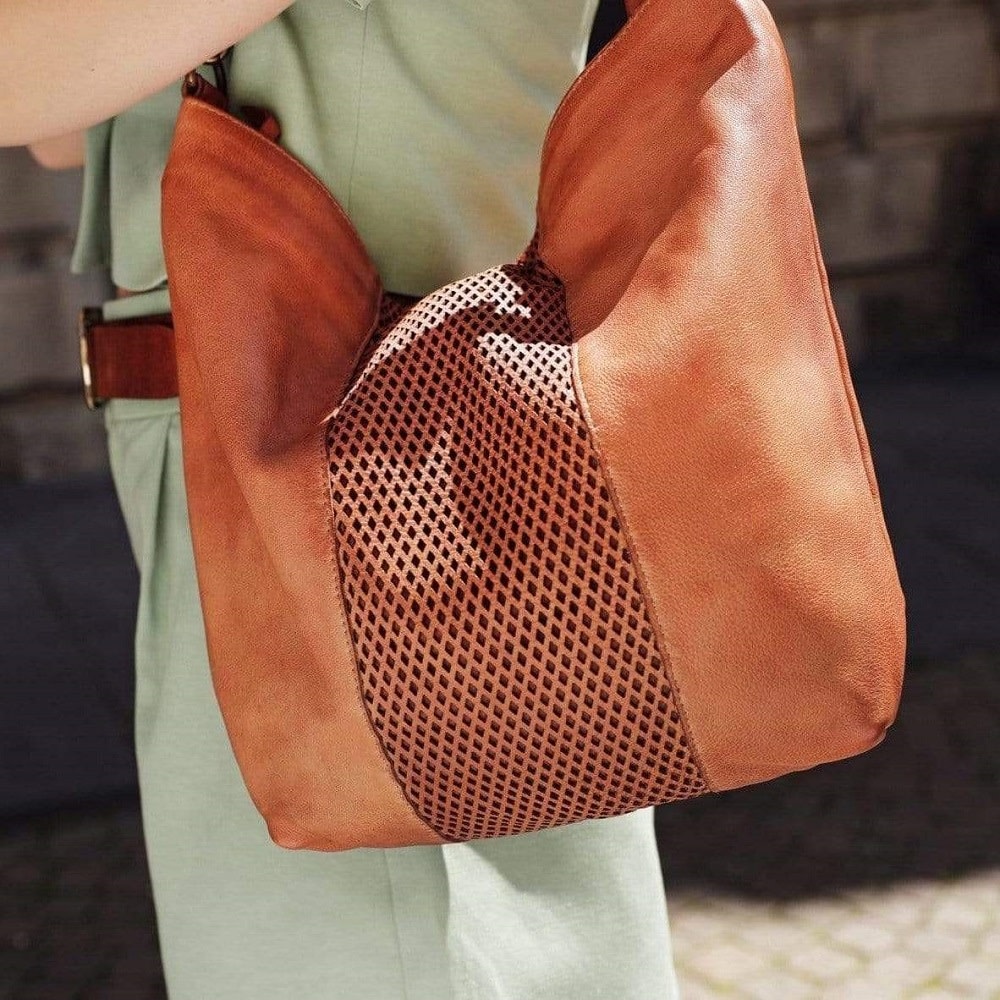 Baaten Women's Leather Shoulder Bag