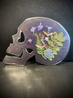 Casa Cherrywood Carvings Blessed Are the Curious Botanical Skull - Resin 8x7