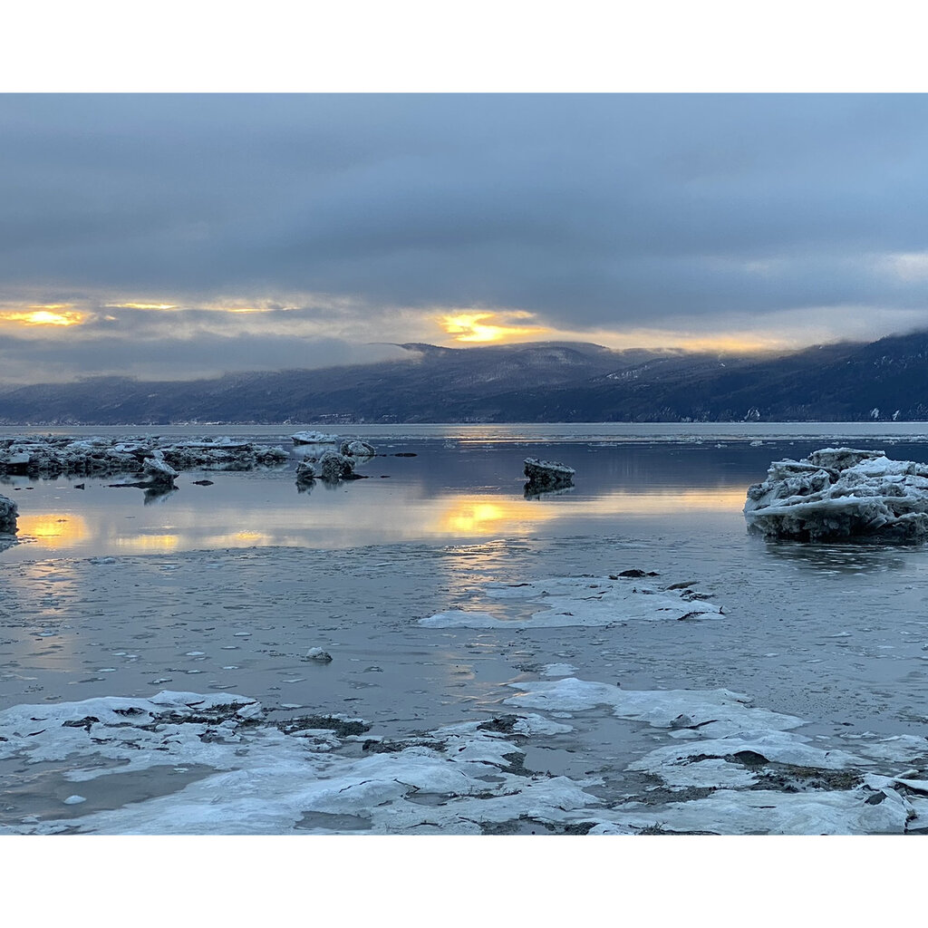 Le 1603 Photo - Fleuve hivernal en camaieu bleu - horizontal