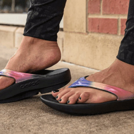 The Oofos Oolala Sandals Are Great for Foot Pain