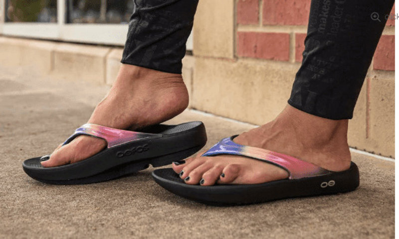 OOFOS OOriginal Sandal - absorbs 37% more impact