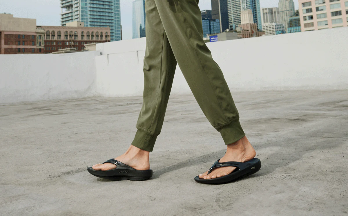 OOFOS  W's OOlala Sandal