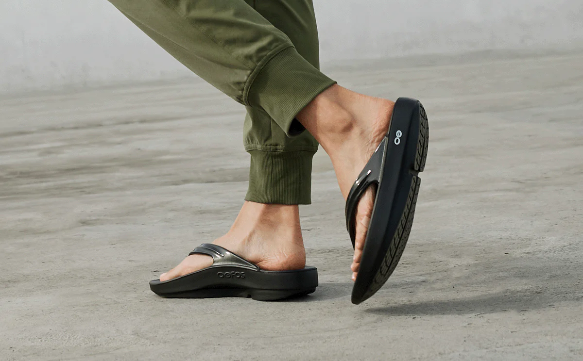 OOFOS  W's OOlala Sandal