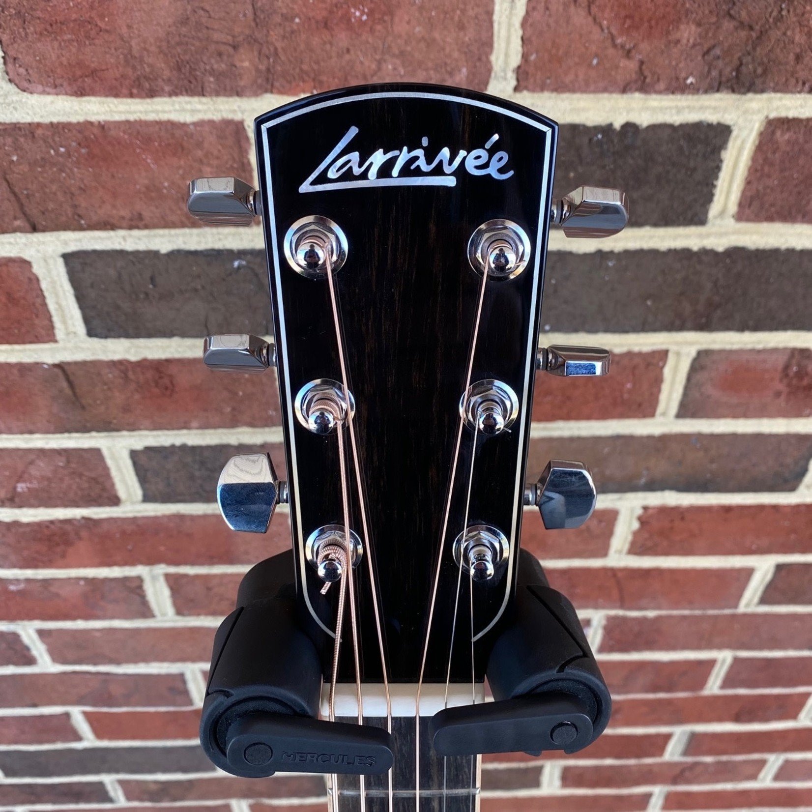 Larrivee Larrivee L-10 Custom, Indian Rosewood Back and Sides, Moon Spruce Top, Koa Body Binding, LR Baggs Anthem No Cut Electronics, Hardshell Case