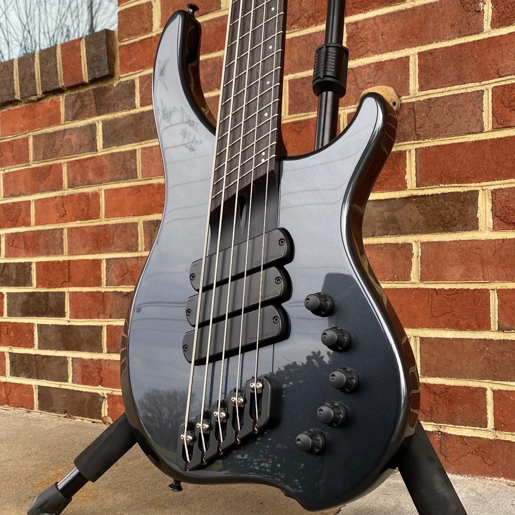 Dingwall Dingwall ABI Custom 5, Afterburner 5-String, 3x Pickups, Swamp Ash Body, Black Metallic, Blacked Out Maple Neck, Wenge Fretboard, Darkglass Tone Capsule Preamp, Black Hardware, Dingwall Deluxe Gig Bag