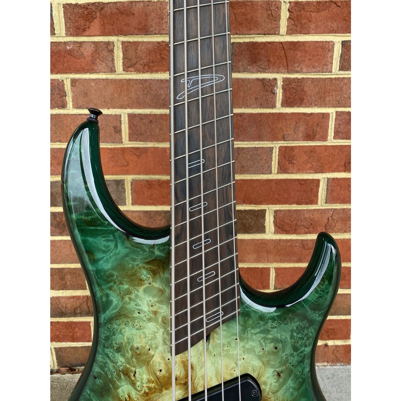 Dingwall Dingwall Z3 Custom 5-String, 3x Pickups, Dual Density Swamp Ash Body, Wenge Contrast Layer, Buckeye Burl X-Top, Forrest Green Natural Burst, Maple Neck, Ziricote Fretboard, Ghost Speedo Bar Inlays, Glockenklang Preamp w/ Toggles, Black Hardware, Dingwall