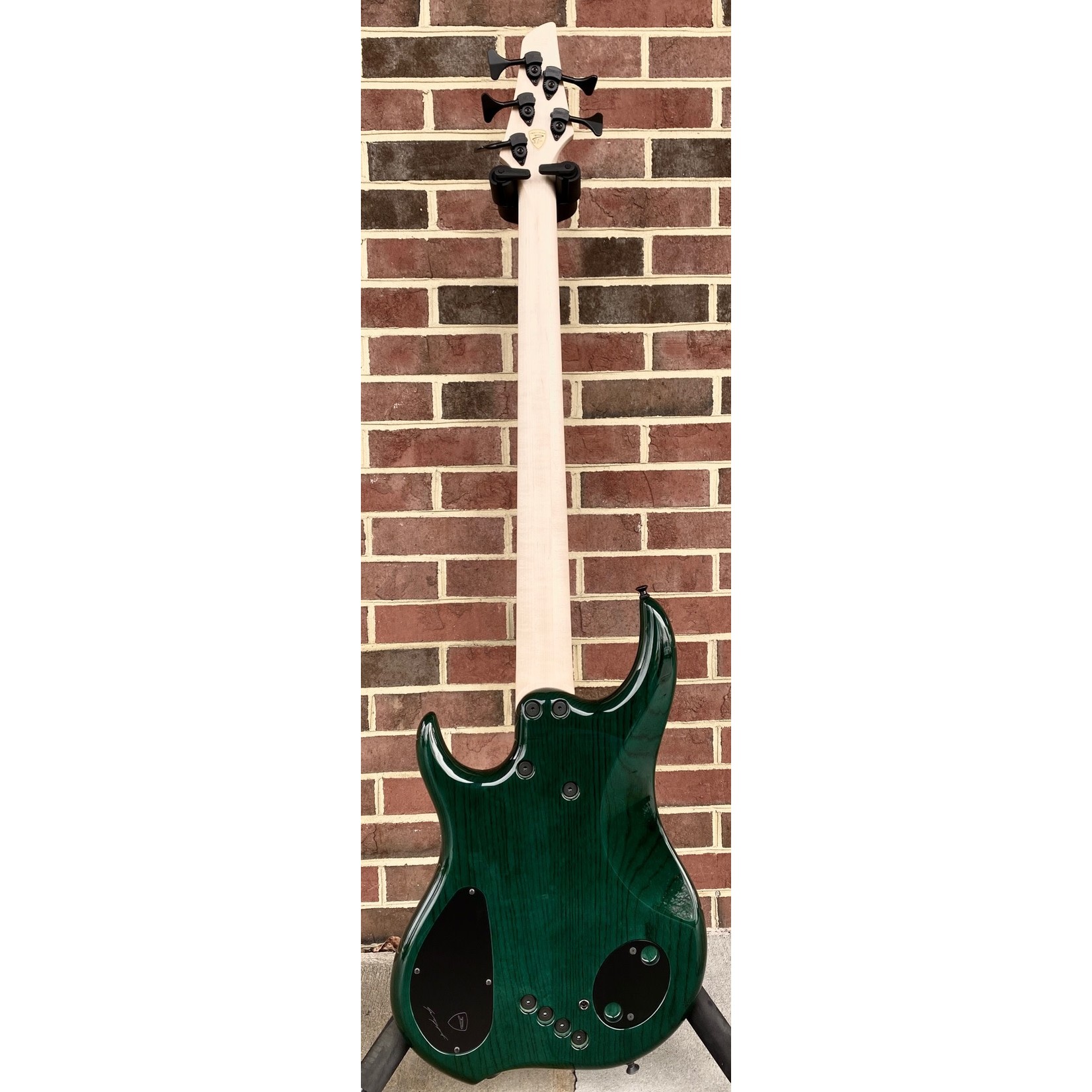 Dingwall Dingwall Z3 Custom 5-String, 3x Pickups, Dual Density Swamp Ash Body, Wenge Contrast Layer, Buckeye Burl X-Top, Forrest Green Natural Burst, Maple Neck, Ziricote Fretboard, Ghost Speedo Bar Inlays, Glockenklang Preamp w/ Toggles, Black Hardware, Dingwall