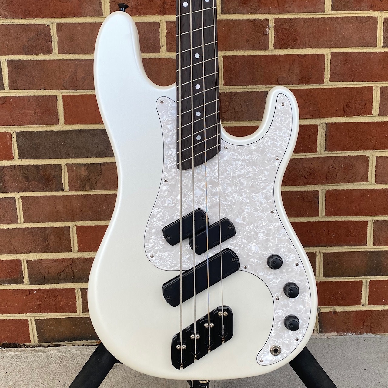 Dingwall Super PJ, Ducati Matte Pearl White, White Pearloid