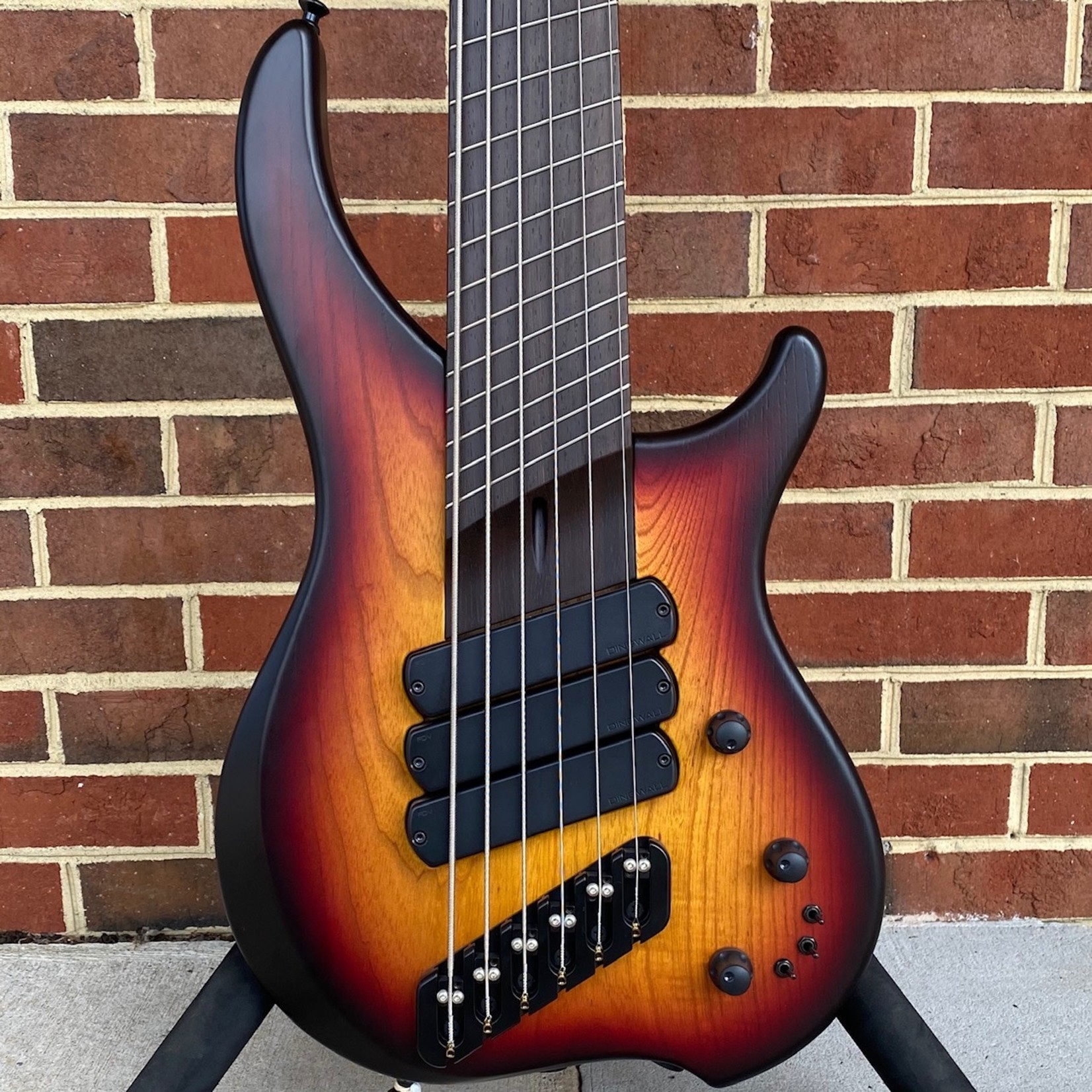 Dingwall Dingwall ABZ Custom 6-String, 3-Tone Sunburst, Swamp Ash Body, Wenge Neck and Fretboard, 3x Pickups, Passive Electronics with 3x series/parallel toggles, Black Hardware, Gig Bag