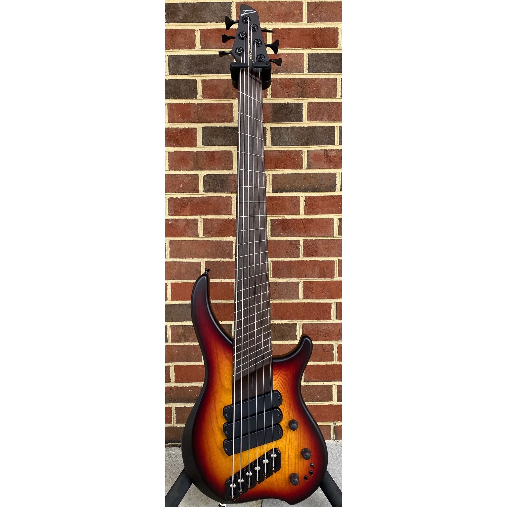Dingwall Dingwall ABZ Custom 6-String, 3-Tone Sunburst, Swamp Ash Body, Wenge Neck and Fretboard, 3x Pickups, Passive Electronics with 3x series/parallel toggles, Black Hardware, Gig Bag