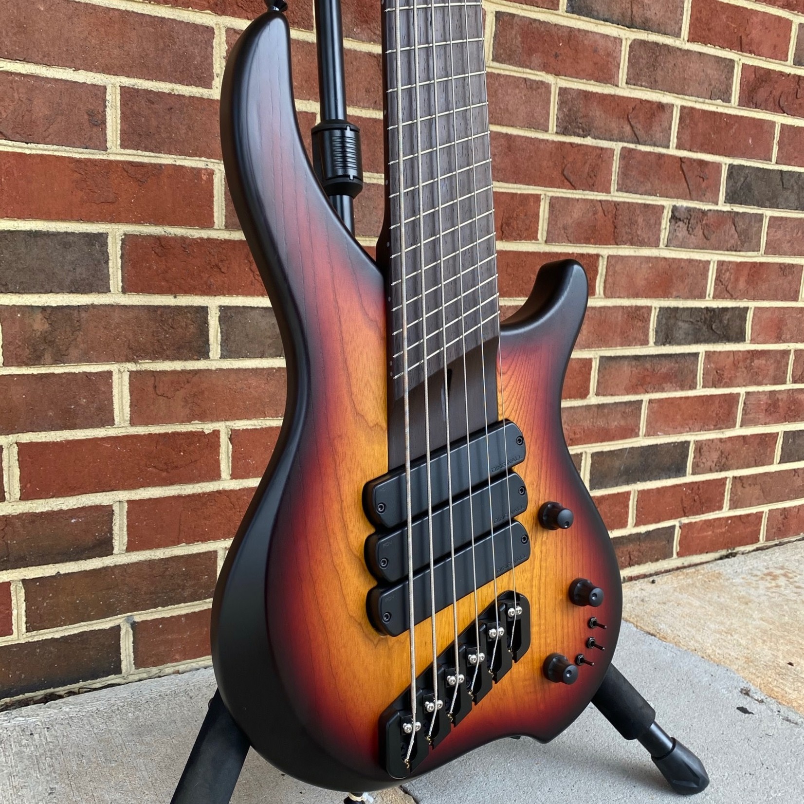 Dingwall Dingwall ABZ Custom 6-String, 3-Tone Sunburst, Swamp Ash Body, Wenge Neck and Fretboard, 3x Pickups, Passive Electronics with 3x series/parallel toggles, Black Hardware, Gig Bag