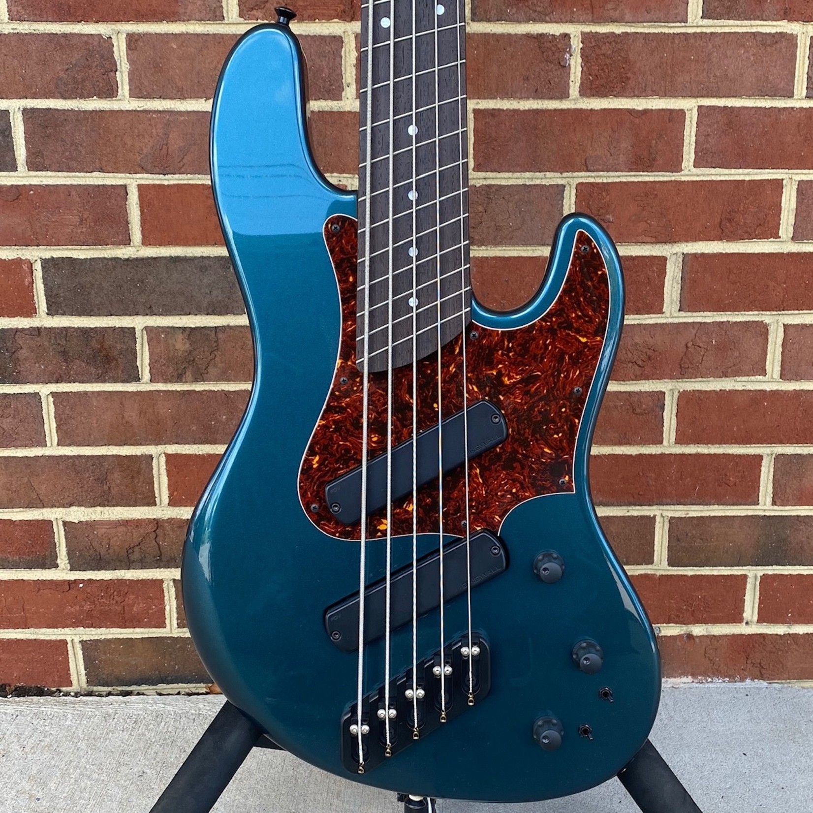 Dingwall Dingwall Super J Custom 5-String, Alder Body, Dark Lake Placid Blue, Tortoise Shell Pickguard, Passive Electronics w/ Series/Parallel Toggles, Maple Neck, Wenge Fretboard, White Pearloid Dots and Side Markers, Dingwall Deluxe Gig Bag