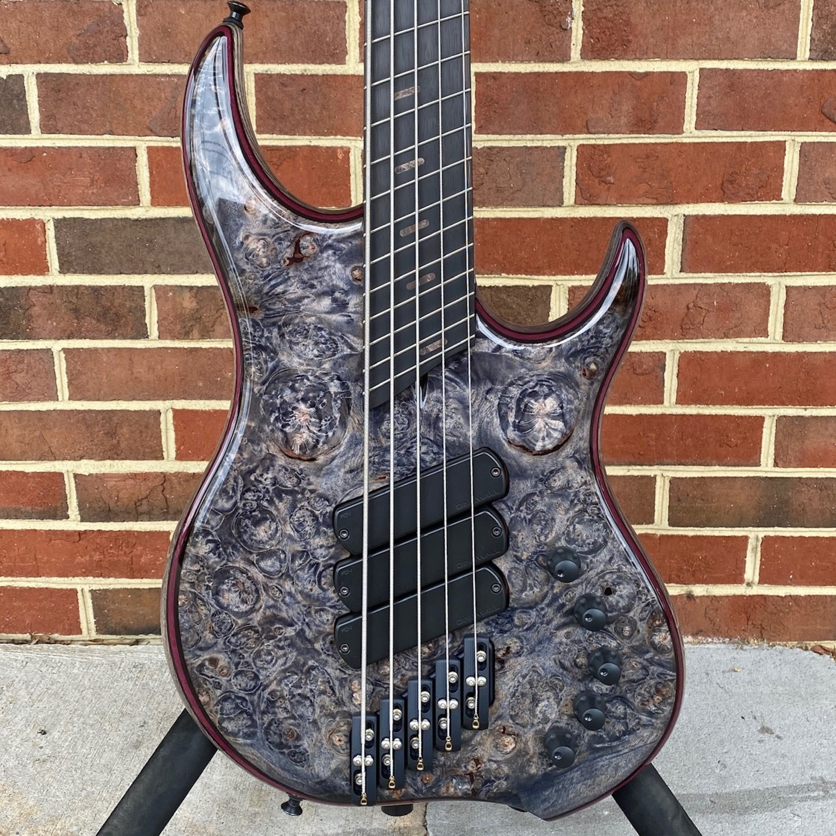 Dingwall Dingwall Custom Z3, 5-String, Dual-Density Swamp Ash Body, Burled Maple Top (#1530), Wenge/Purple Heart/Wenge Contrast Layer, Pre Bleached Trans Black Finish, Darkglass 3-band preamp, Wenge Neck with Ebony Fretboard, Matching Wood Speedo Bars