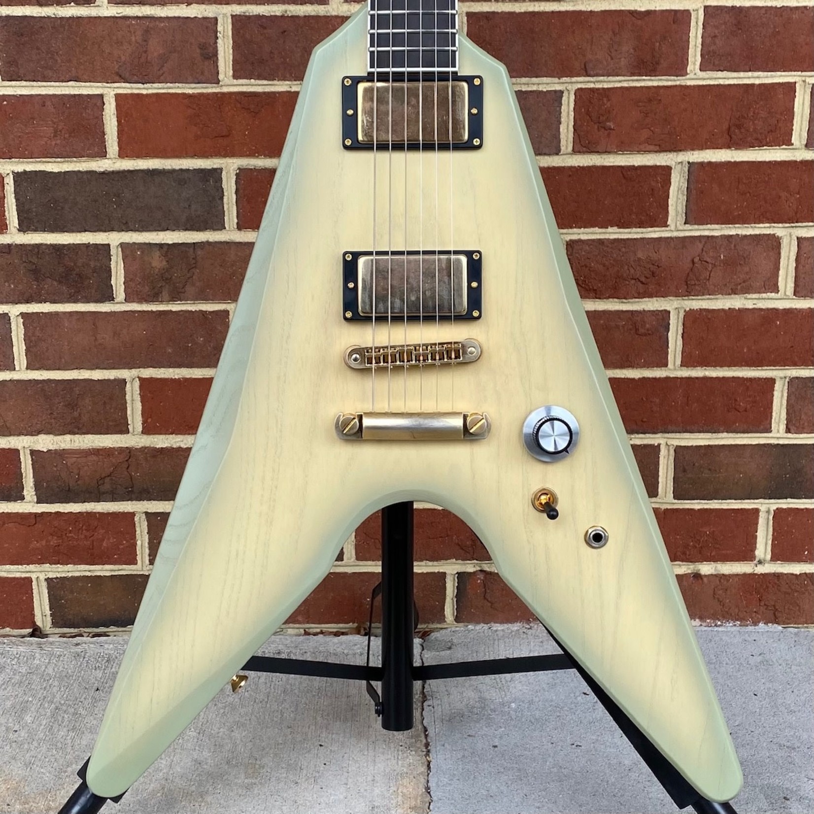 Dunable Guitars Dunable Guitars USA Custom Shop Asteroid, Swamp Ash Body, Antigua Burst (Semi-Transparent), No Pickguard, Ebony Fretboard, Bigfoot Pickups, Aged Gold Hardware, SN# 21204