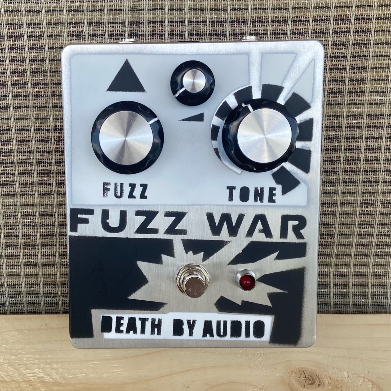 death by audio fuzz war bass