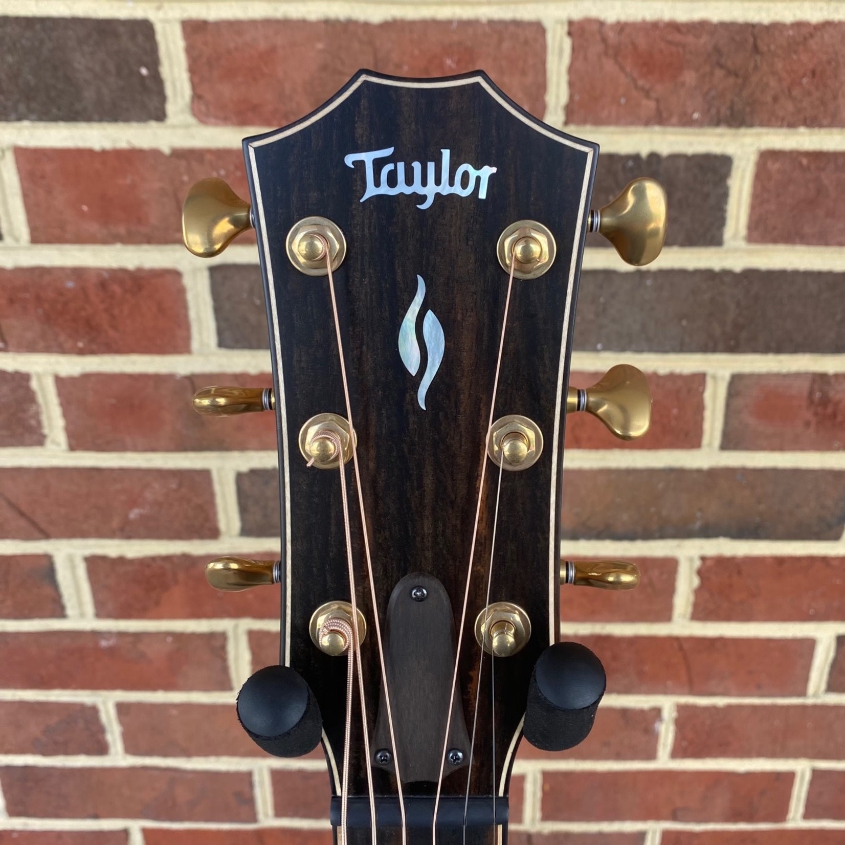 Taylor Taylor Builder's Edition 816ce, Grand Symphony, Ebony Beveled Cutaway with Sound Port, Rosewood Back & Sides, ES2 Electronics, Hardshell Case