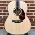 Larrivee Larrivee L-03, Sitka Spruce Top, Mahogany Back and Sides, Ebony Fretboard and Bridge, Maple Binding, Hardshell Case, SN# 136734