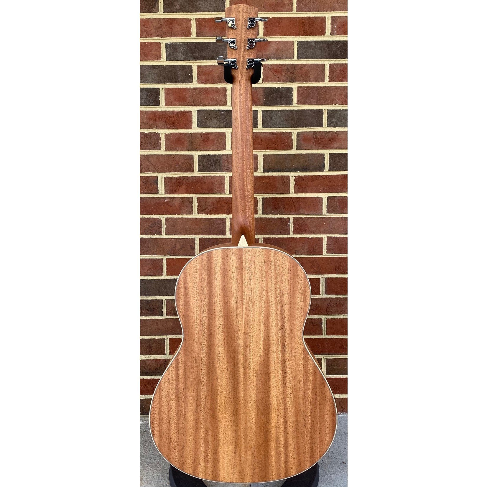 Larrivee Larrivee L-03, Sitka Spruce Top, Mahogany Back and Sides, Ebony Fretboard and Bridge, Maple Binding, Hardshell Case, SN# 136734