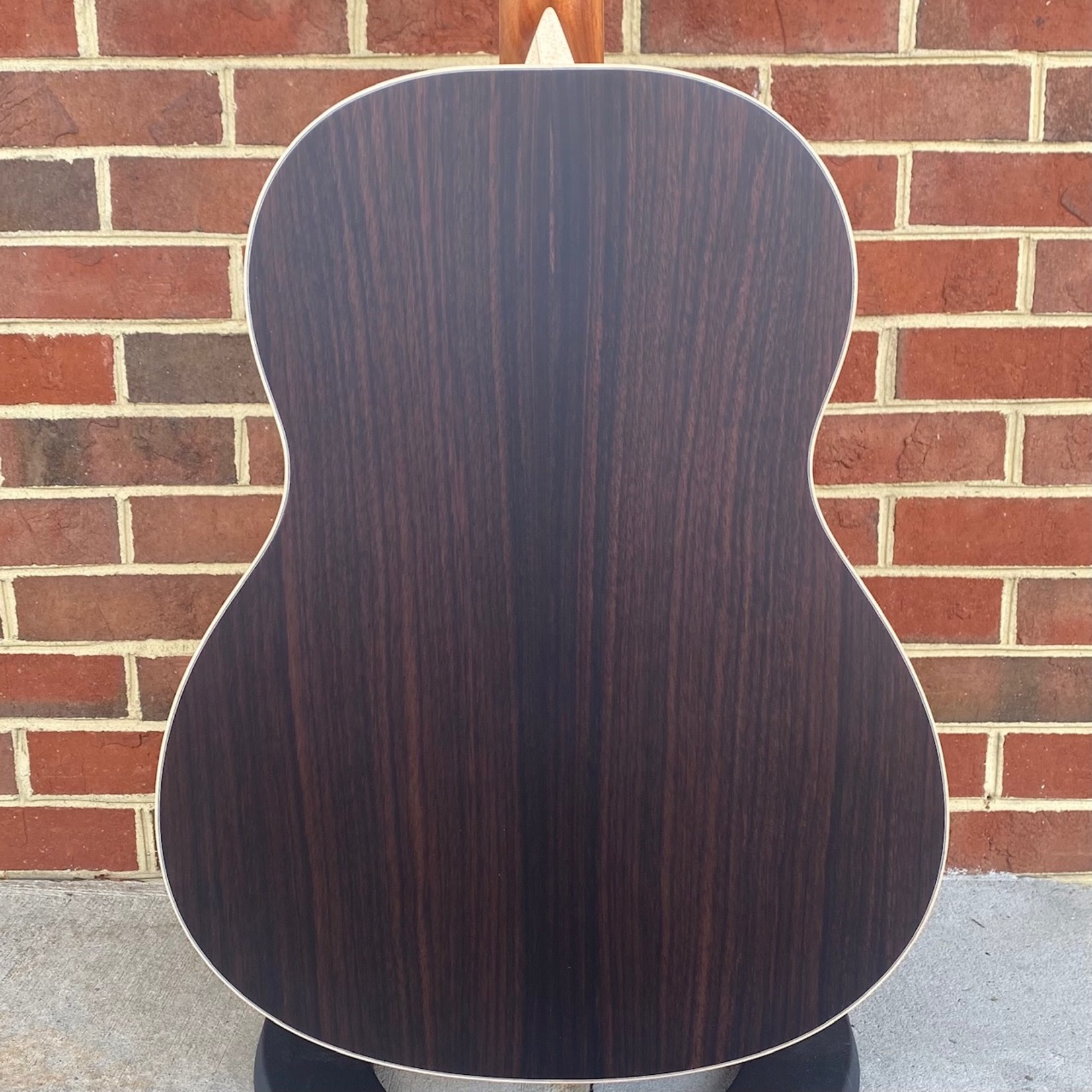 Larrivee Larrivee L-03R, Sitka Spruce Top, Indian Rosewood Back & Sides, Maple Binding, Ebony Bridge & Fretboard, Bone Nut & Saddle, Hardshell Case, SN# 136757