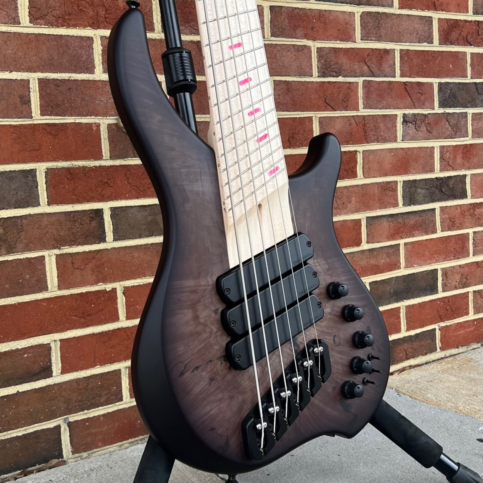 Dingwall Dingwall Custom ABZ 6-String, 3x Pickups, Maple Burl X-Top, Trans Black Burst, Maple Fretboard, Pink Speedo Bar Inlays, Luminlay Side Dots, Darkglass Tone Capsule w/ Toggles, Dingwall Gig Bag