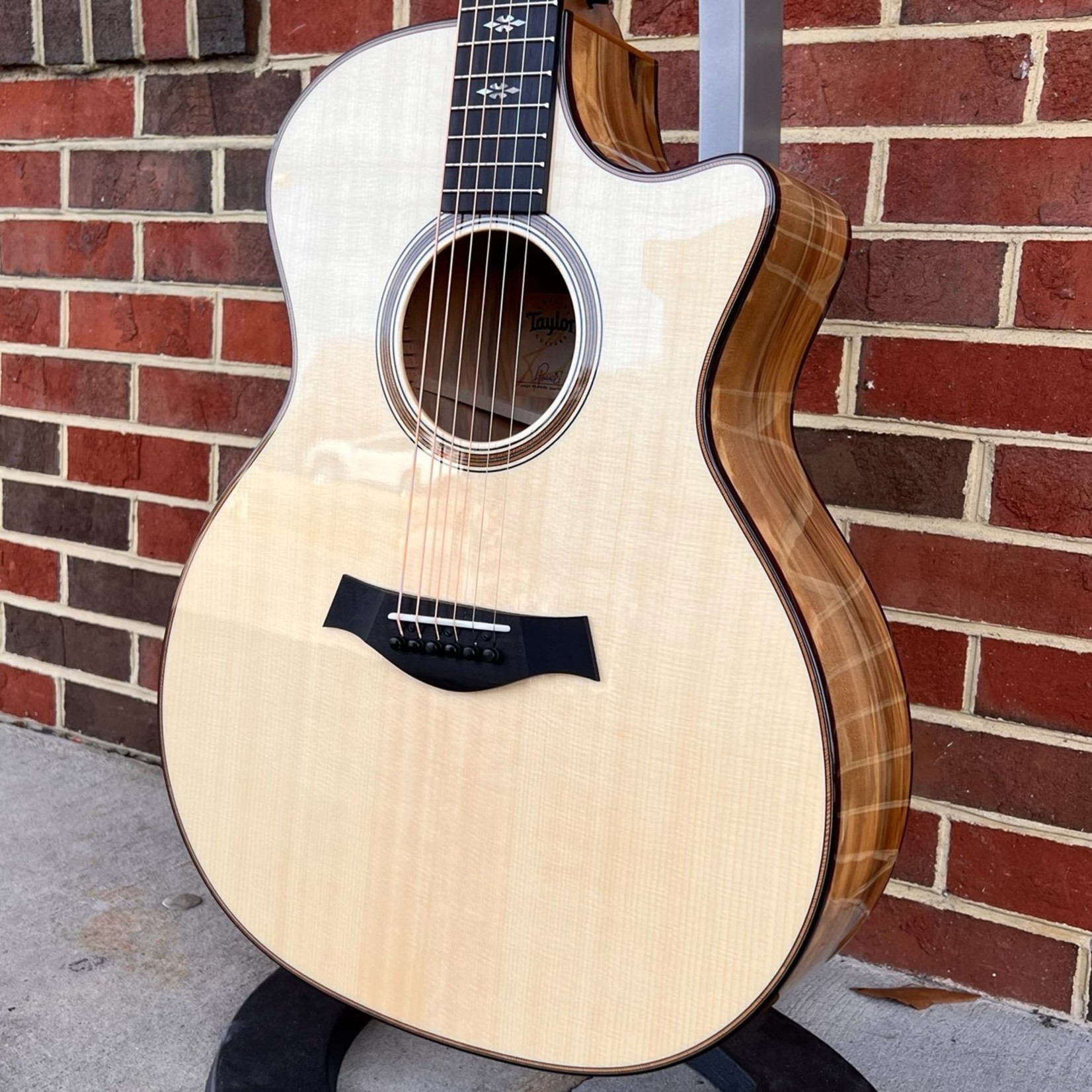 Taylor 714ce LTD, Blackheart Sassafras Back & Sides, Lutz Spruce 