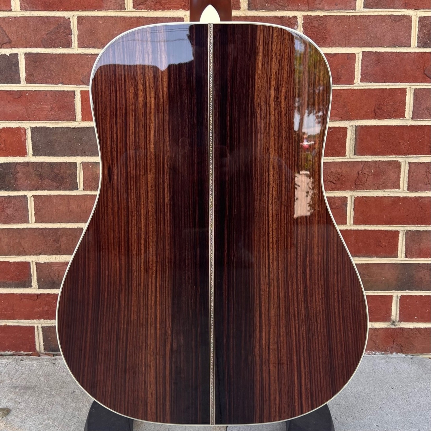 Santa Cruz Guitar Co. Santa Cruz Custom Tony Rice Signature Model, Adirondack Spruce Top - Tinted, Advanced X-Bracing, Adirondack Braces w/ Hot Hide Glue, SCGC Logo @ 16th Fret, Enlarged Sound Hole (4 9/16"), Dalmatian Pickguard, Hardshell Case