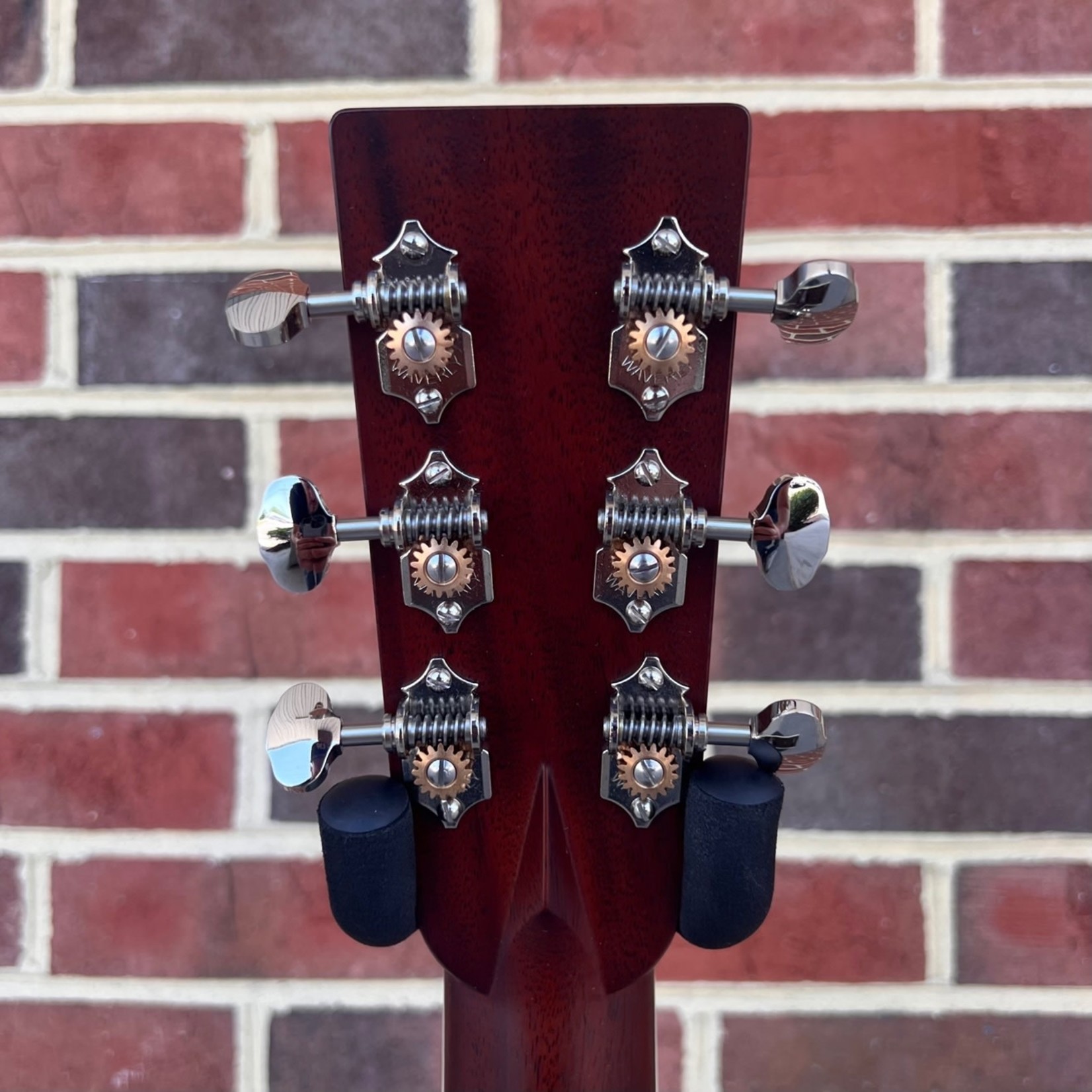 Santa Cruz Guitar Co. Santa Cruz Custom Tony Rice Signature Model, Adirondack Spruce Top - Tinted, Advanced X-Bracing, Adirondack Braces w/ Hot Hide Glue, SCGC Logo @ 16th Fret, Enlarged Sound Hole (4 9/16"), Dalmatian Pickguard, Hardshell Case