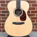 Larrivee Larrivee OM-03R Vine Special, Sitka Spruce Top, Rosewood Back & Sides, Vine Headstock Inlay, Deluxe Fretboard and Bridge Wing Inlays, Koa Binding, Bone Nut & Saddle, Hardshell Case