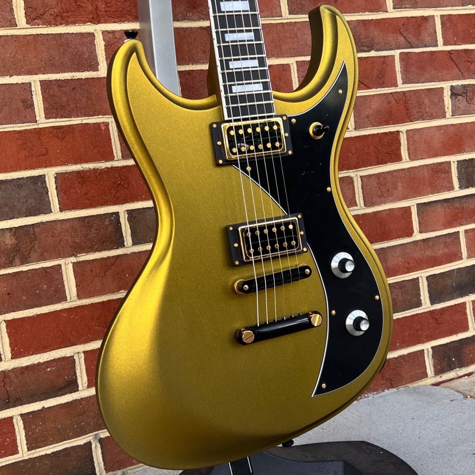 Dunable Guitars Dunable Guitars USA Custom Shop Gnarwhal, Gold, Mahogany Body, Mahogany Neck, Ebony Fretboard, Gold/Black Hardware, Hardshell Case