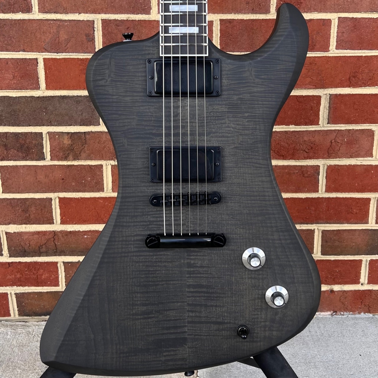 Dunable Dunable Guitars USA Custom Shop R2, Trans Black, Flame Maple Top, Black ...